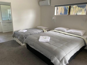 The queen room, Tairua
